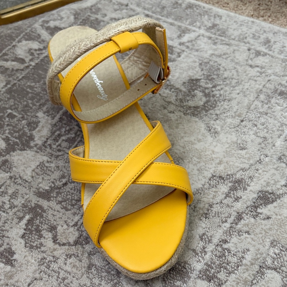💥NEW💥Yellow Wedge Sandals - Picture 2 of 4